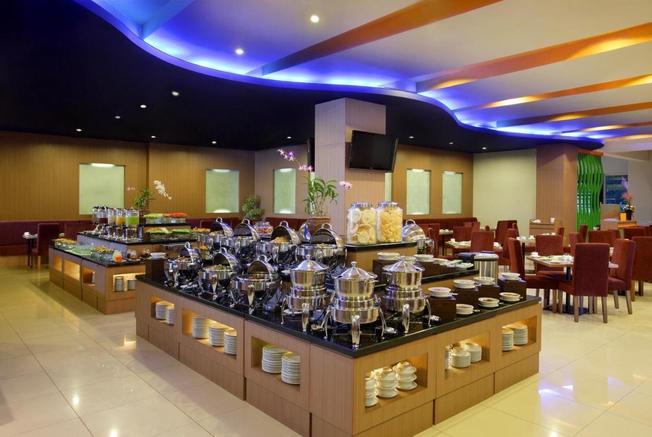 Hotel Santika Palu Exterior foto