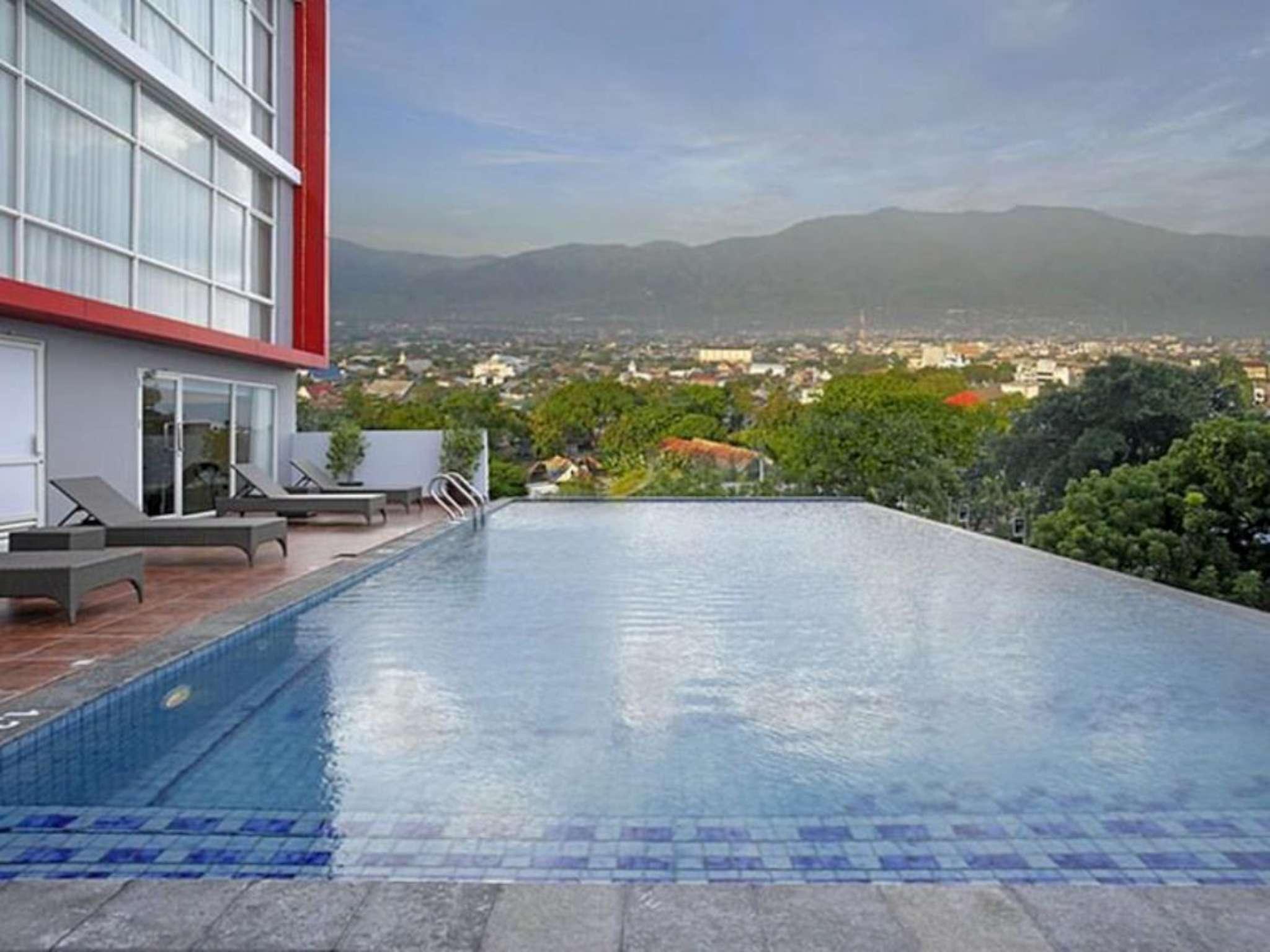 Hotel Santika Palu Exterior foto