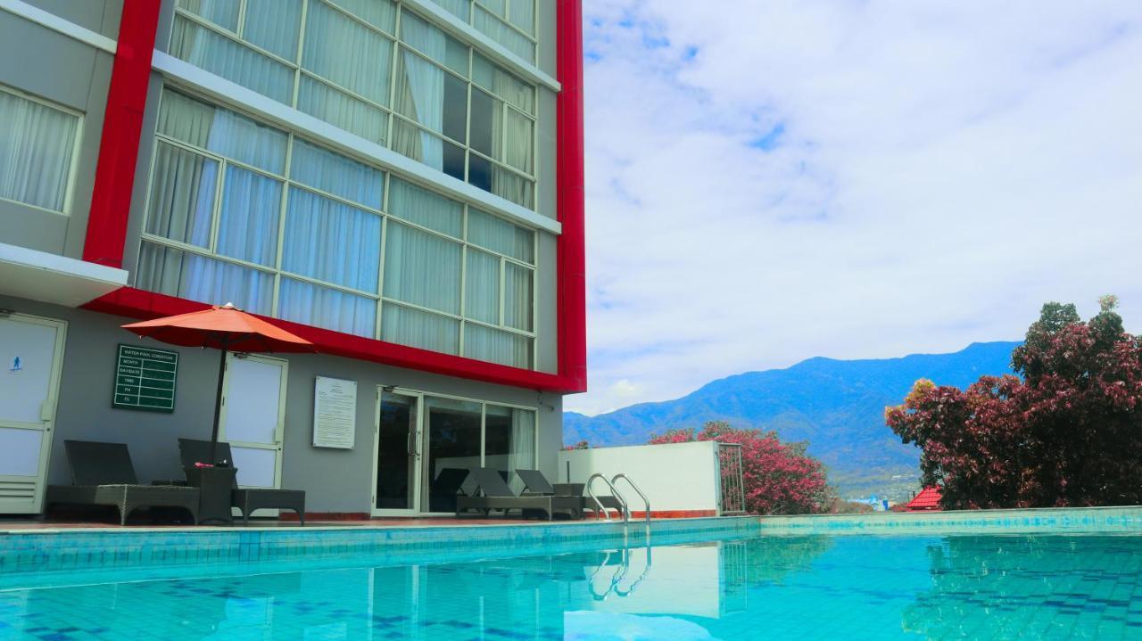Hotel Santika Palu Exterior foto