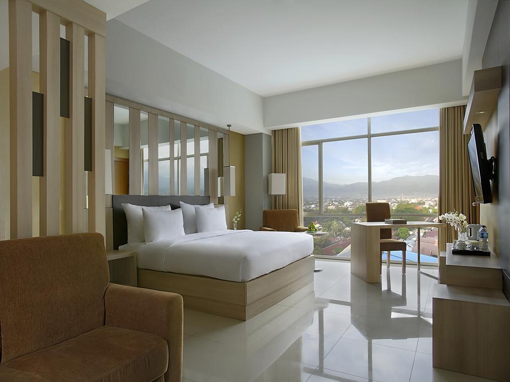 Hotel Santika Palu Exterior foto