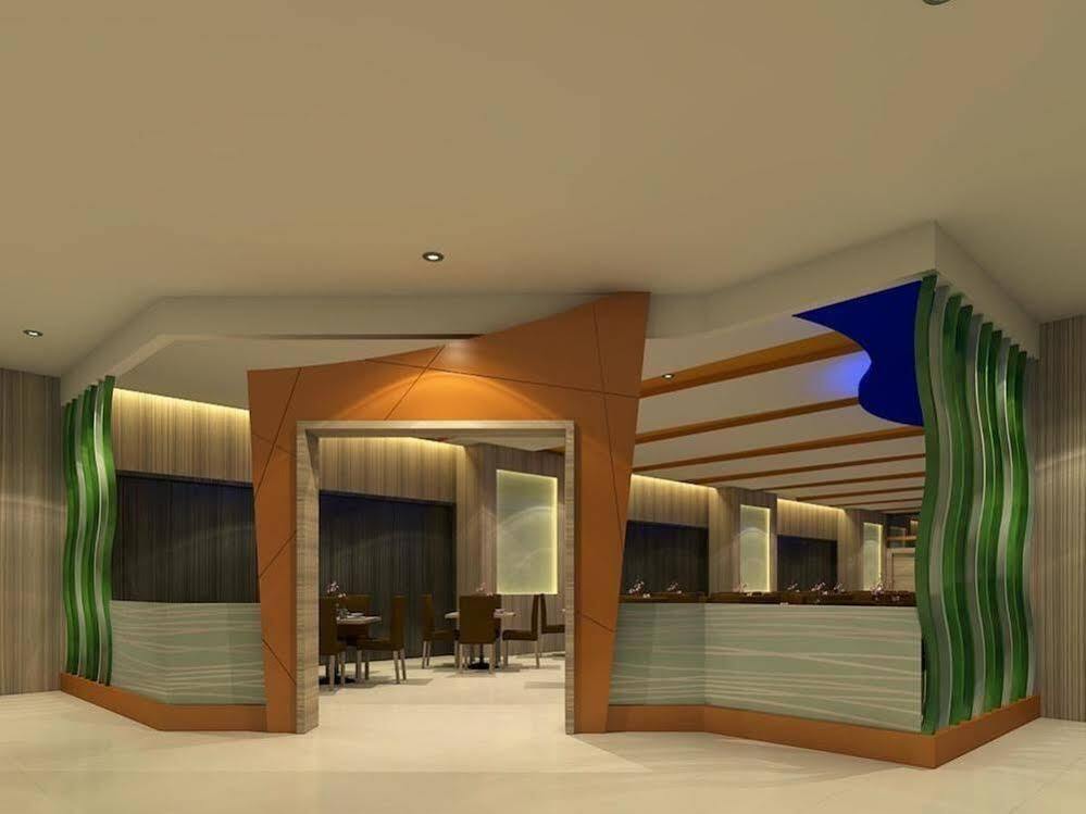 Hotel Santika Palu Exterior foto